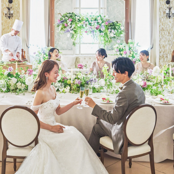 家族婚だからこそ、ゲストと近い距離で過ごせる♪和気あいあいとお話しをしながら至福のひとときを♪