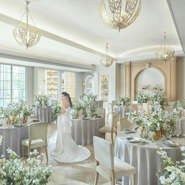 館内にはイルミネーション付きのガーデンスペースもご用意♪緑に囲まれた空間でチャペルとは違った1枚を♪