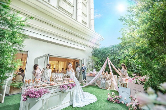 一軒家貸切スタイルの2つのパーティ会場それぞれにプライベートガーデンが併設*