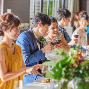 身近な方々を招いてのお食事中心のパーティーも人気のスタイル。|ヴィラ・アンジェリカの写真(51562477)