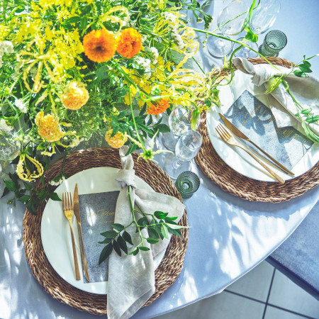 テーブル装花やコーディネートもオシャレに♪専属のフローリストやアートディレクターがふたりらしさをご提案。