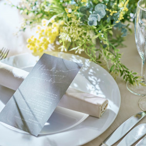 ペーパーアイテムなど細部までこだわったコーディネートでゲストをおもてなし♪|ブリーズレイ・プライベートテラスの写真(54705817)