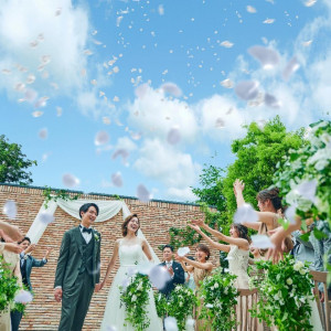 直前歓迎\3連休大人気*最大210万特典/緑のチャペル×絶品試食