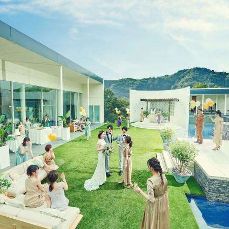 併設された広大なガーデンで自由度の高い演出でゲストの満足を