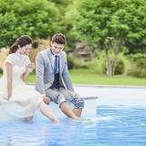 プールサイドでリラックスしたひとときを