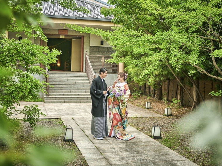 敷地内にある神殿で本格的な和婚が叶う