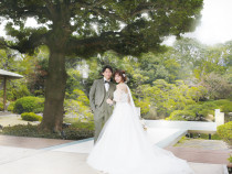 人生の節目を紡ぐ迎賓館
130年の時を重ねる日本庭園で
おふたりに寄り添うご結婚式を