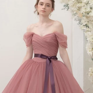 上質なインポートドレスからオリジナルデザインまで「運命の一着」を見つけられるようお手伝いさせていただきます