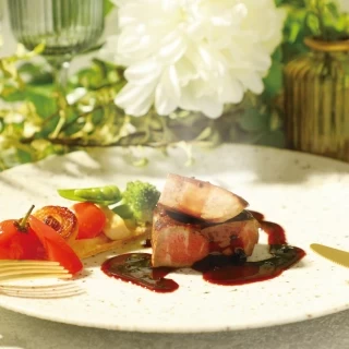 【全カップルに】豪華★黒毛和牛＆オマール海老食べ比べ無料試食＆ミニウェディングケーキ付き★