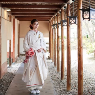 専任スタイリストがおふたり・ゲストの記憶に残る美しい時を迎える瞬間まできめ細やかにサポート