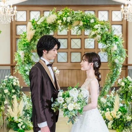 「今日、この目に映るのは、世界でいちばん大切な人。」
笑い合って、泣き合って、たどり着いたこの場所で。
ただ静かに見つめ合うふたりの姿に、会場中が心を奪われます。