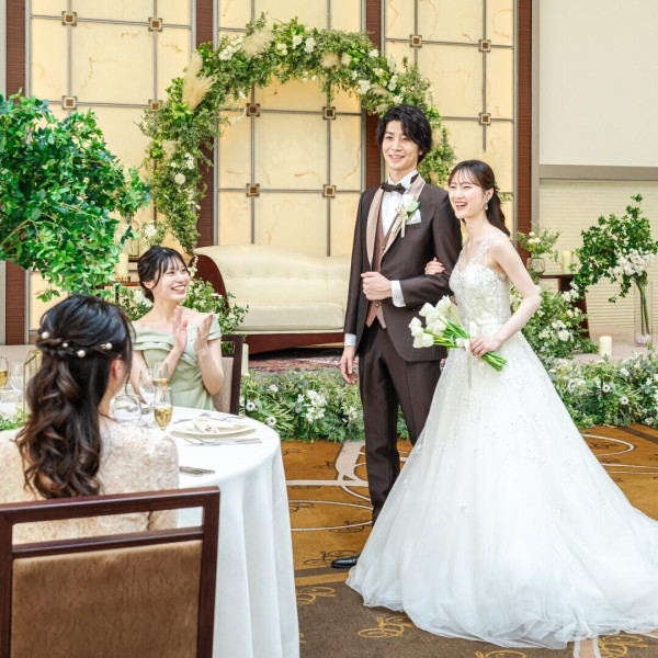 まずは名勝庭園の紅葉とチャペル、豪華試食が体験できるブライダルフェアへ【1件目来館がお得◎】