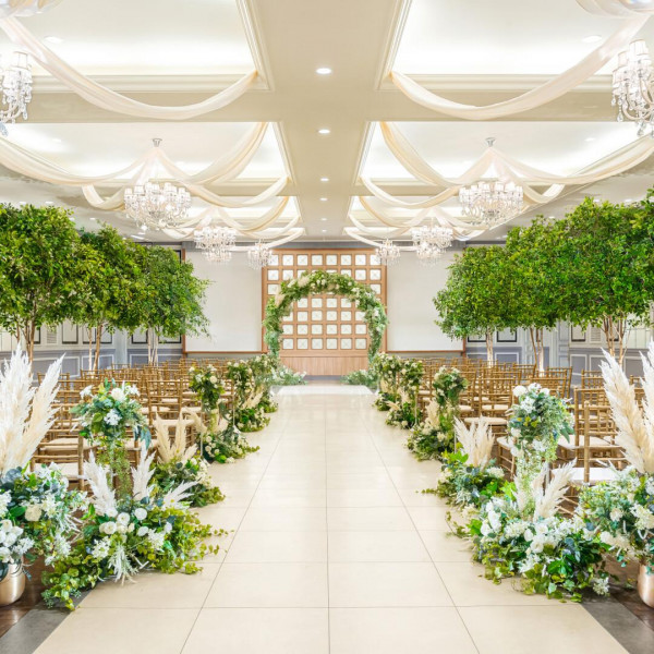 【午前中のフェア参加で】成約特典→当日ドレス・タキシード50％OFF(30万円相当)