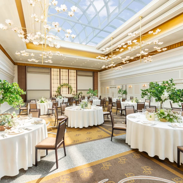 【式場探し1件目の来館で】成約特典→前撮り衣装 最大90％OFF