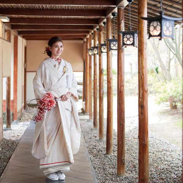 白無垢の美しさが際立つ静謐な瞬間