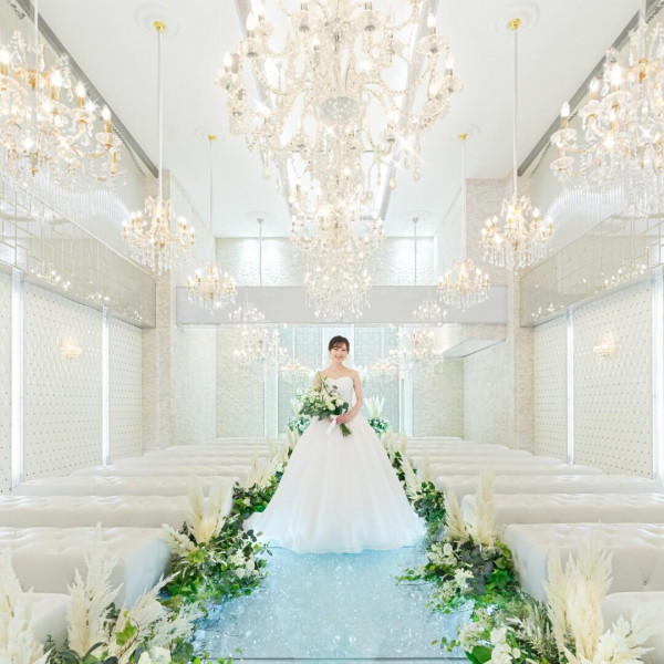 まずは名勝庭園とクリスタルチャペル、豪華試食が体験できるブライダルフェアへ【1件目来館がお得◎】！