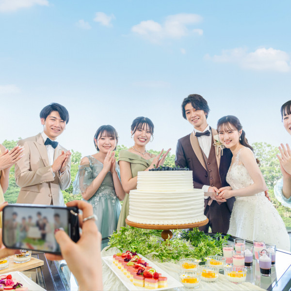 【お日にち限定】料理特典で料理コースグレードアップや、あの人気ドレスもお得に選べるチャンス！