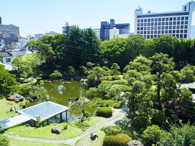 700坪の雄大な日本庭園を背景に大切な1日を