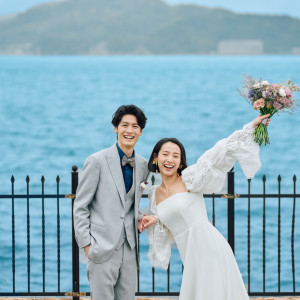 全面オーシャンビューのロケーションを活かして記念写真。|アモーレヴォレ サンマルコ/FIVESTAR WEDDINGの写真(40164981)