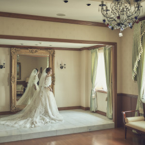 お衣裳合わせはおふたり専用のお部屋でゆっくりと。|アモーレヴォレ サンマルコ/FIVESTAR WEDDINGの写真(40234565)