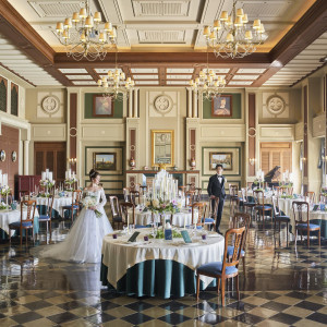 【ファリエーロ】 30名様～200名様着席。中世ヴェネツィアの最高権力者、ドージェの迎賓館がモチーフ。 窓から差し込む自然光が窓辺に陽だまりを作り、空間は明るい雰囲気に|アモーレヴォレ サンマルコ/FIVESTAR WEDDINGの写真(56451066)