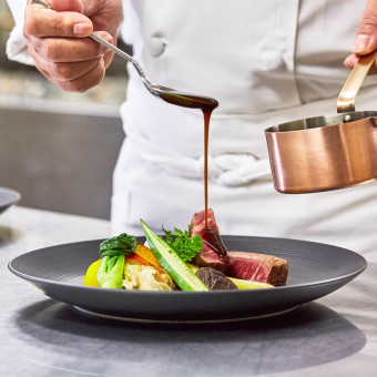 仕上げの瞬間まで、喜んでいただけるように願いを込めてしあげます