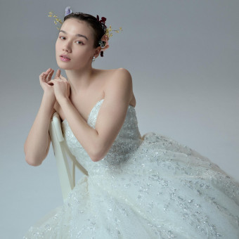 キラキラなラメが輝きより一層主役感が増します。