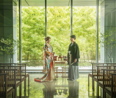 緑あふれる響の館内にて神前式