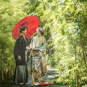 緑と和装のコントラストが美しい響の貸切庭園。竹道は特に人気スポット|響 風庭 赤坂の写真(3349126)