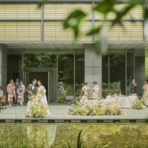 テラスも全て1組貸切だからできるオリジナル和モダン挙式。