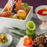 旬の素材と土地の食材、それらを美食へと変化させるシェフたちの腕