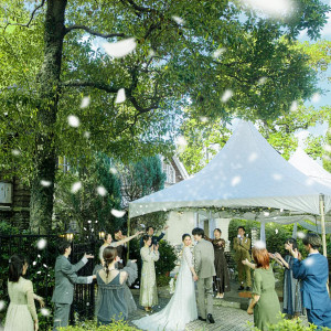 祝福のフラワーシャワー|フェリーチェガーデン日比谷(東京都指定有形文化財)の写真(56969844)