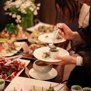 ごゆっくりとお食事とご歓談が楽しめます