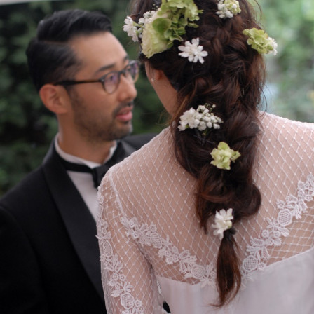 ＃ヘッドパーツ＃みつあみ＃白×グリーン＃ナチュラル＃生花＃ガーデンウエディング|フェリーチェガーデン日比谷（東京都指定有形文化財）の写真(488042)