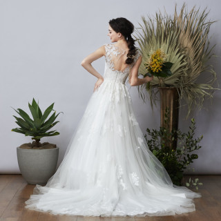美しい花嫁の為の選び抜かれたドレスをご用意