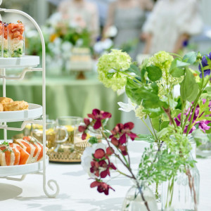 ガーデンでのフィンガーフードもウェルカムフォトタイムにはおすすめ|セントグレースヴィラの写真(55718779)