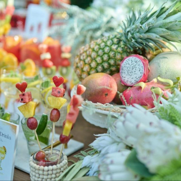 自然光差し込む会場