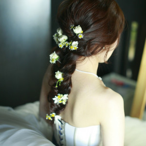 ご希望の髪型に合わせてヘッド装花をおつけします|IMURI (イムリ)の写真(1402418)