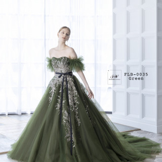 式場内にある「TIARA BOUTIQUE」で、専属スタイリストが最新作のドレスはもちろん、幅広いブランドドレスをご提案