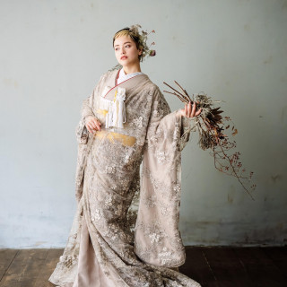 Snowdrop・ISAMU MORITA・NICOLE・LAURA ASHLEY・charmなど、今流行りのドレスを多数品揃え