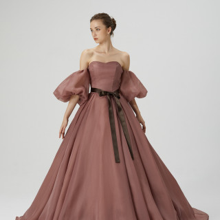 Snowdrop・ISAMU MORITA・NICOLE・LAURA ASHLEY・charmなど、今流行りのドレスを多数品揃え