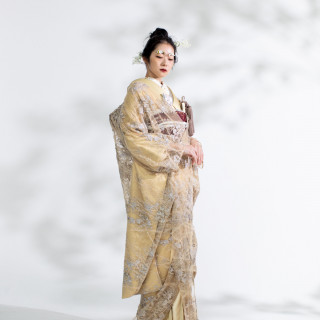 Snowdrop・ISAMU MORITA・NICOLE・LAURA ASHLEY・charmなど、今流行りのドレスを多数品揃え