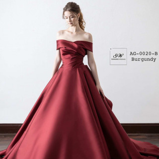式場内にある「TIARA BOUTIQUE」で、専属スタイリストが最新作のドレスはもちろん、幅広いブランドドレスをご提案
