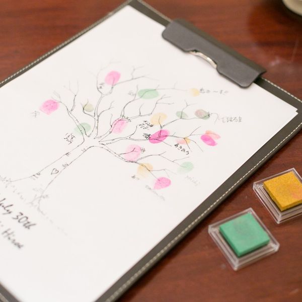 ゲストの皆様からの素敵なプレゼント「ウェディングツリー」。
結婚の承認のキモチをこめてスタンプを押してもらう人気の演出です☆|ラ・セーヌブランシュの写真(1399333)