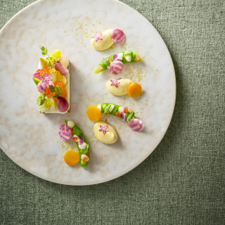 季節の恵みを味わっていただく為、春夏秋冬、年4回メニューを一新