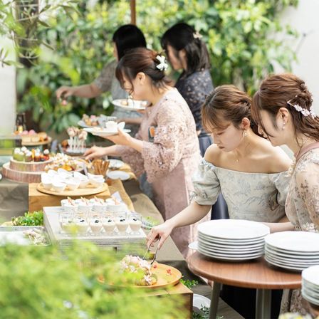 ガーデンから届く心地よい風と緑を感じながら、大切なゲストと会話を楽しむパーティを|クオーリ クオーリ   〈エルフラットグループ〉の写真(61842493)