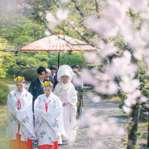 挙式の前に花嫁行列が出来る|迎賓館 サクラヒルズ川上別荘の写真(29681848)