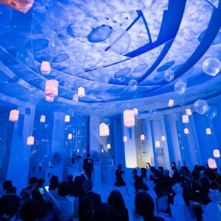 人気演出『プラネタリウム×ランタンセレモニー』の幻想的体験