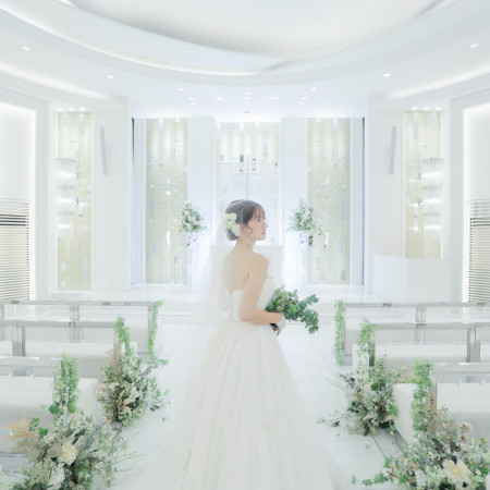 光り輝くチャペルでは新婦様の憧れが叶う