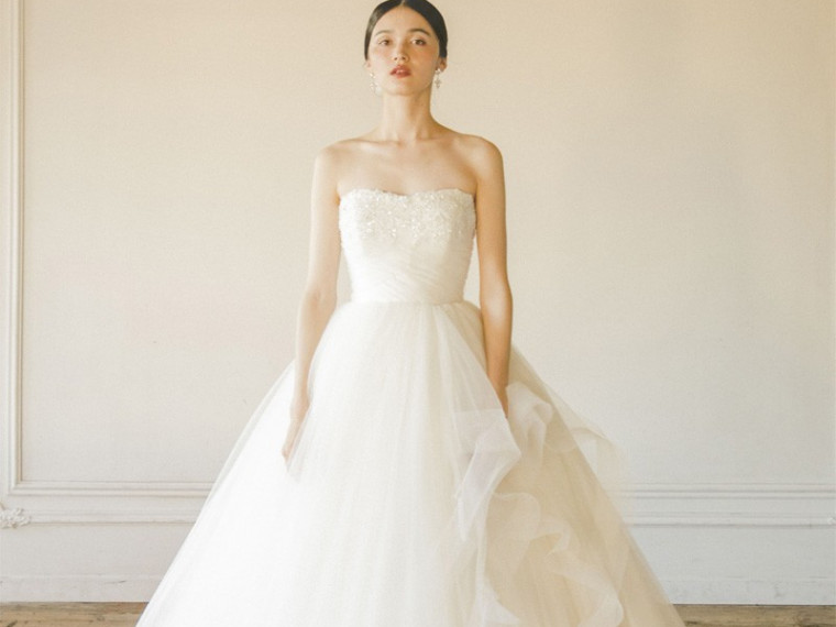花嫁様をバラのように華やかに輝かせる品のある”ドレス”